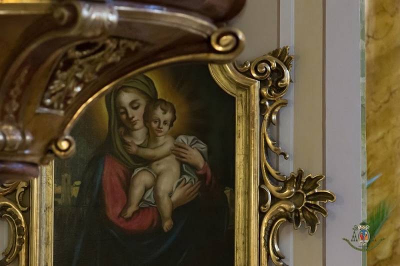 Mohacs-ls2-Szent kereszt_templom_belső.jpg